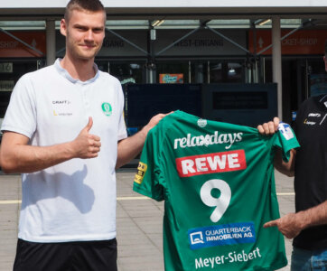 QUARTERBACK weitere zwei Jahre Trikotsponsor der Handballer vom SC DHfK Leipzig