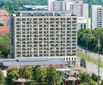 Das Hochhaus am Pirnaischen Platz wird saniert